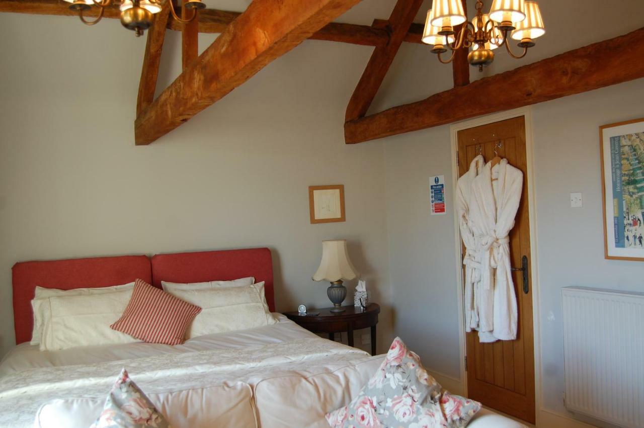 Home Barn Bed And Breakfast Йеавил Экстерьер фото